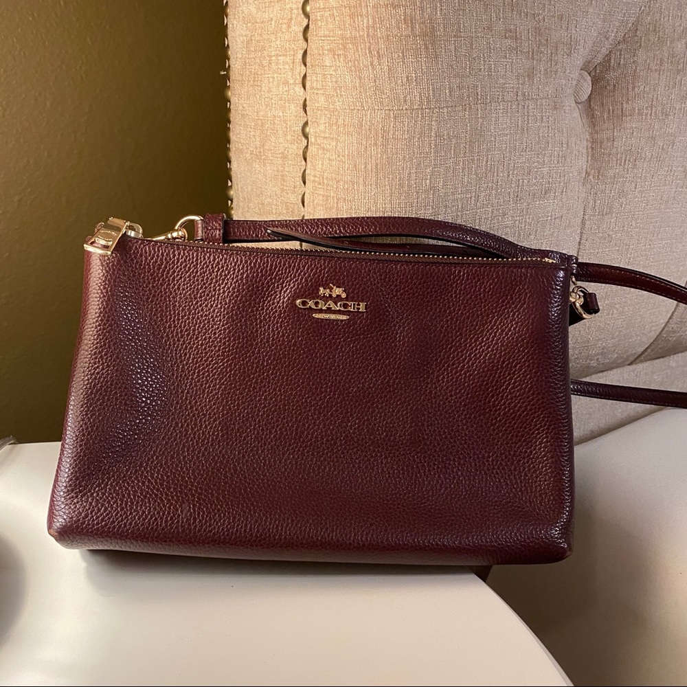 ❤️COACH LYLA CROSSBODY SIGNATURE❤️